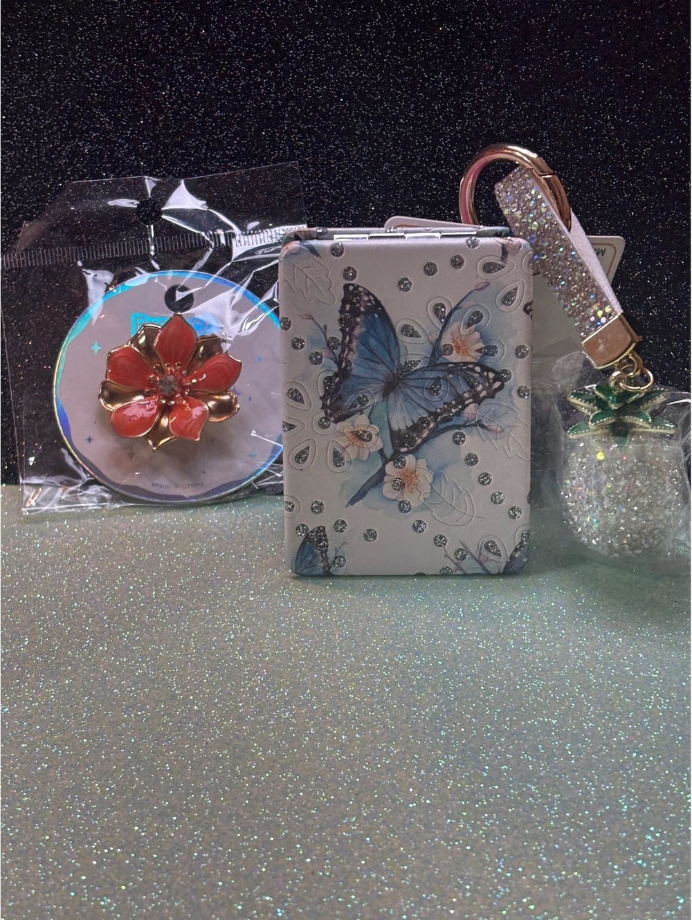Bagcharm/Brooch/Compact Mirror